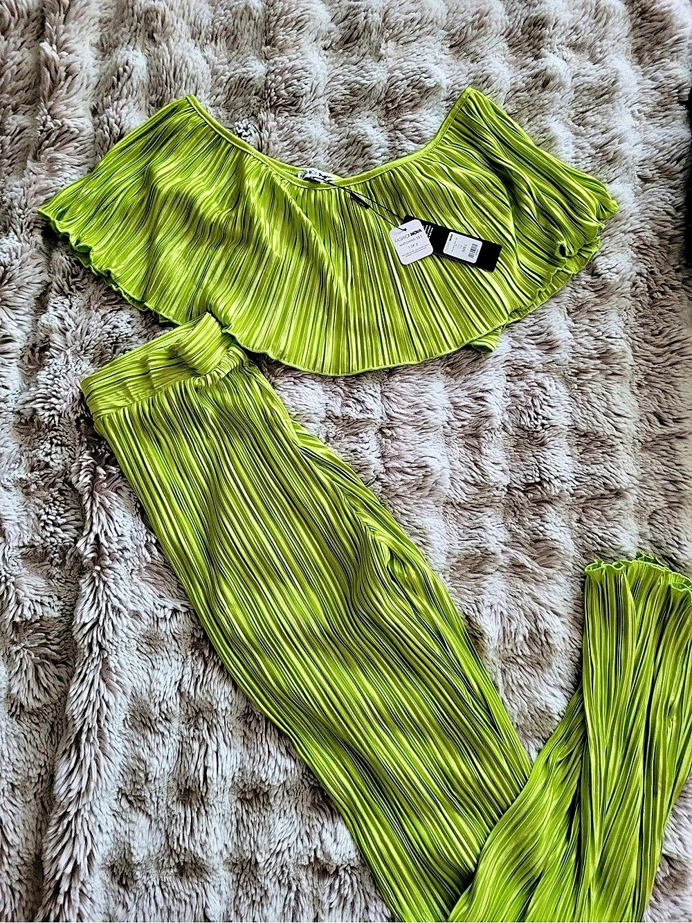 Fashion Nova Pleated Green Wide Leg Set